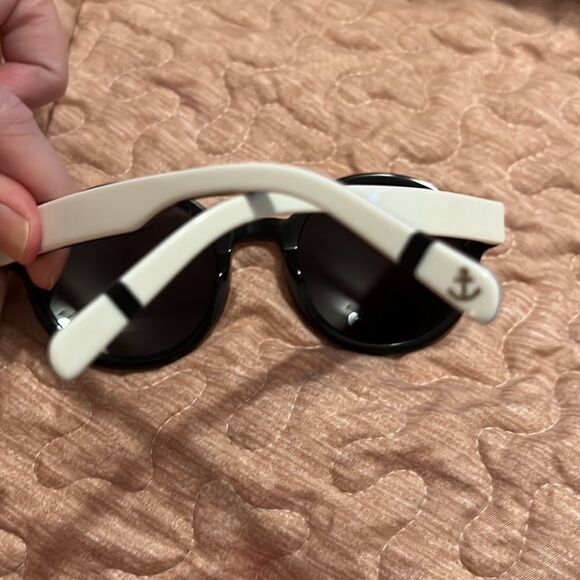 Muse white sunglasses never been used in the original case 70s mod new - Picture 3 of 6